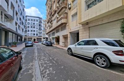 Local commercial à louer aux Iris, Racine, 125m2