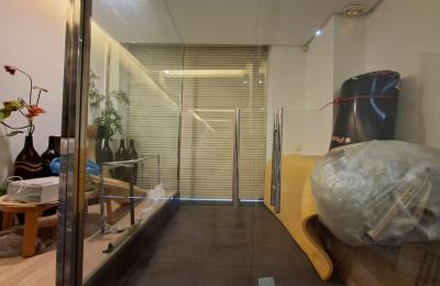 Local commercial à louer aux Iris, Racine, 125m2